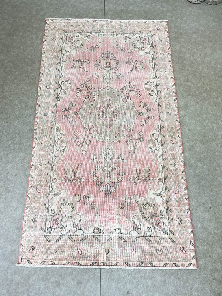 ＊ヴィンテージラグ トルコラグ ラウンドラグ Vintage rug 01＊ ヴィンテージラグ トルコラグ ラウンドラグVintage rug 01