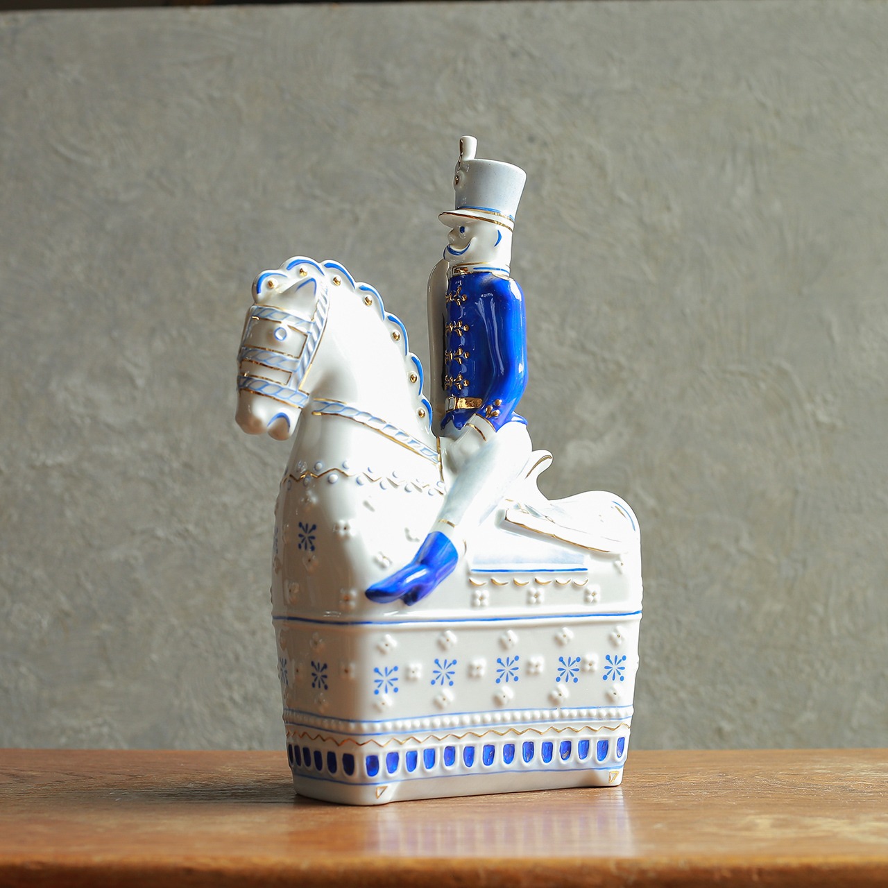 ハンガリーから届いた、磁器の騎兵