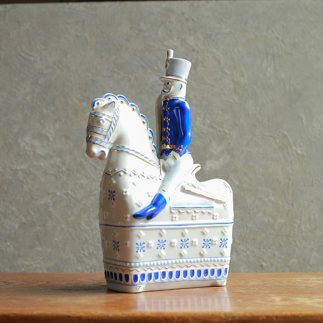 ハンガリーから届いた、磁器の騎兵