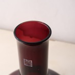 赤ワイン色の花瓶