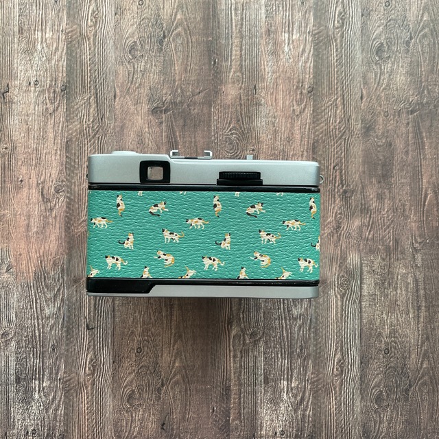 Olympus TRIP 35  <キャットonグリーン>