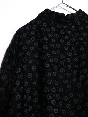 "渦巻" many sheer pattern over silhouette velours shirt