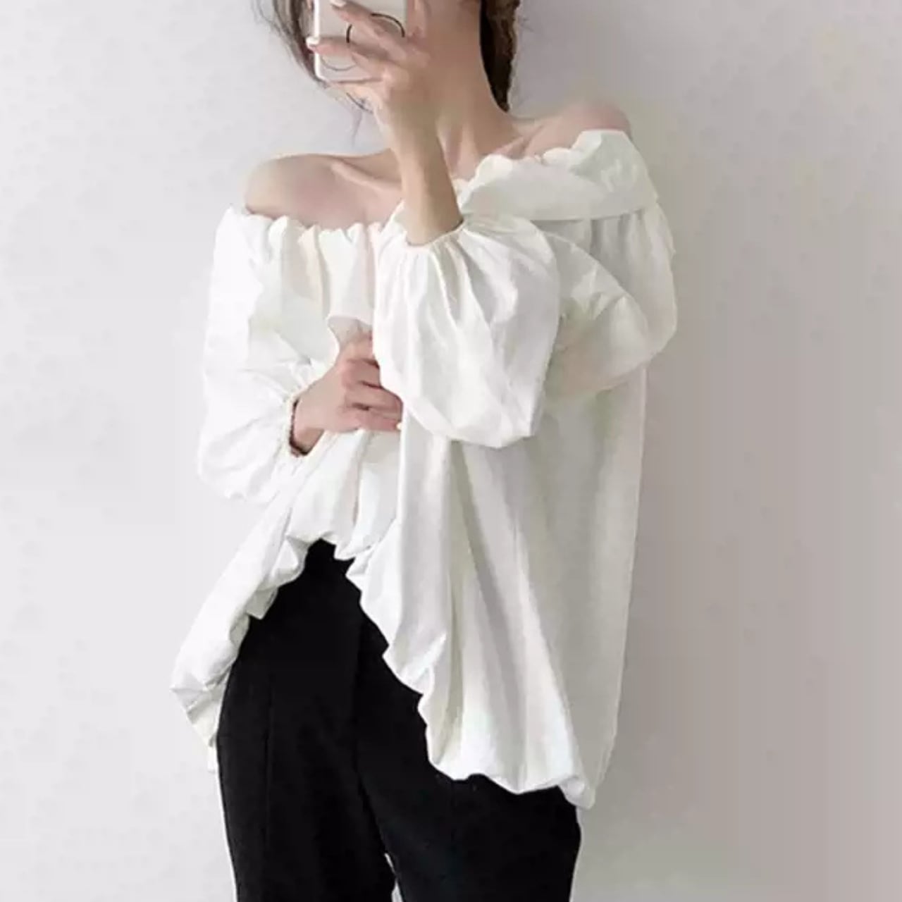 オフショルダー ボリューミー フレア トップス