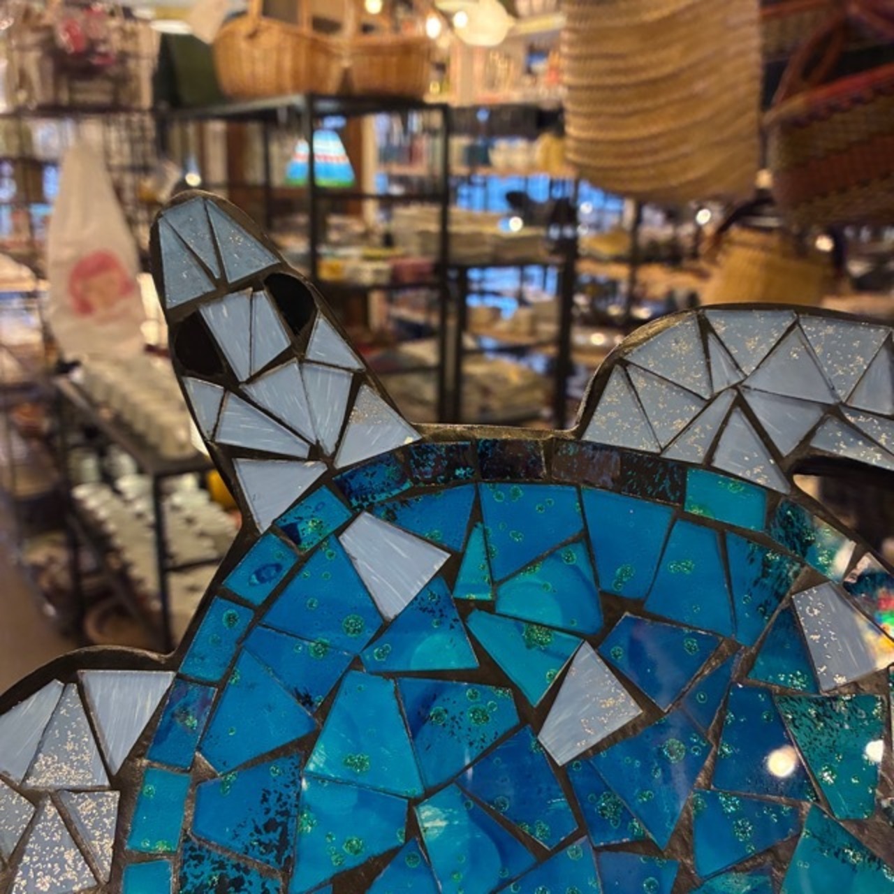 Indonesia Mosaic Glass Honu (Sea Turtle) Blue / インドネシア モザイク ガラス ホヌ ブルー カメ ウミガメ 壁掛け 飾り 装飾 ウォールデコレーション 壁飾り インテリア 雑貨 海岸風 コースタル ギフト プレゼント 店舗ディスプレイ