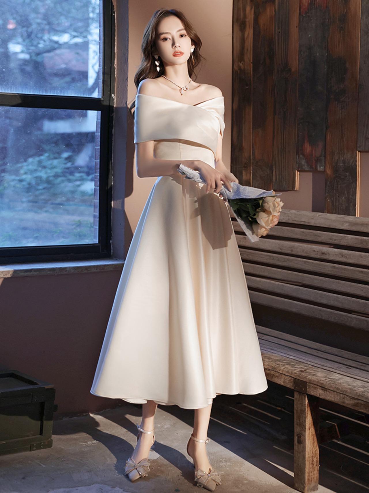 シャンパンカラー オフショルダー イブニングドレス | she is  