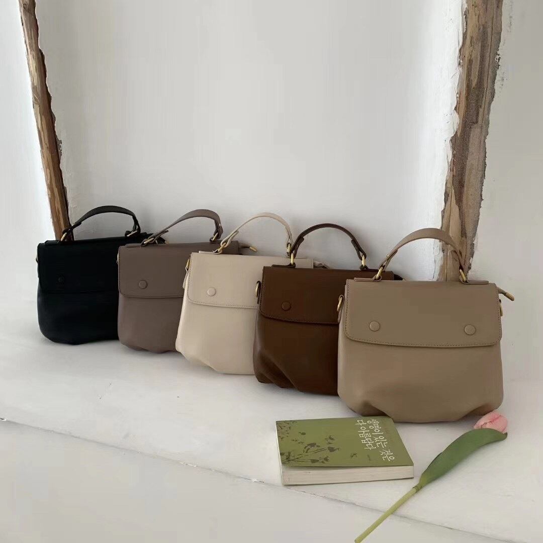 フラップハンドバッグ