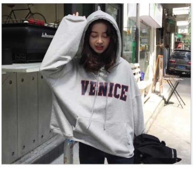 カジュアルなパーカーでも可愛く女の子らしく着たい ゆったりびっくりシルエットにドロップショルダーでふんわり可愛い女の子を演出 ショートパンツやタイトスカートに合わせてメリハリコーデがスタイルupにオススメです ワイドパンツであれば Nyim カジュアルなパーカーでも可愛く女の子らしく着たい ゆったりびっくりシルエットにドロップショルダーでふんわり可愛い女の子を演出 ショートパンツやタイトスカートに合わせてメリハリコーデがスタイルupにオススメです ワイドパンツであれば Nyim