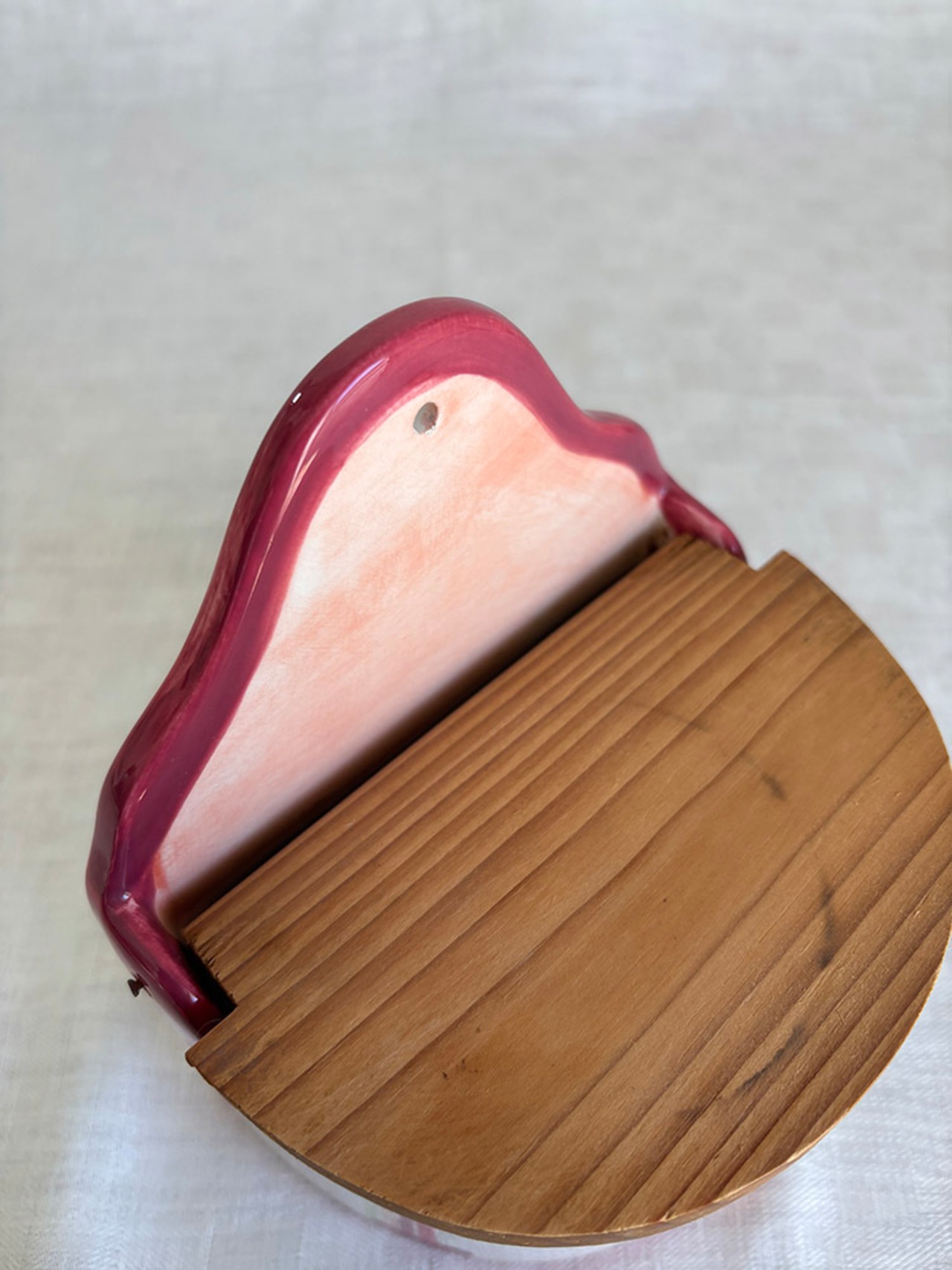 お塩壺　蓋付き　さくらんぼのキャニスター　お塩入れ　壁掛け穴あり　12kwek21