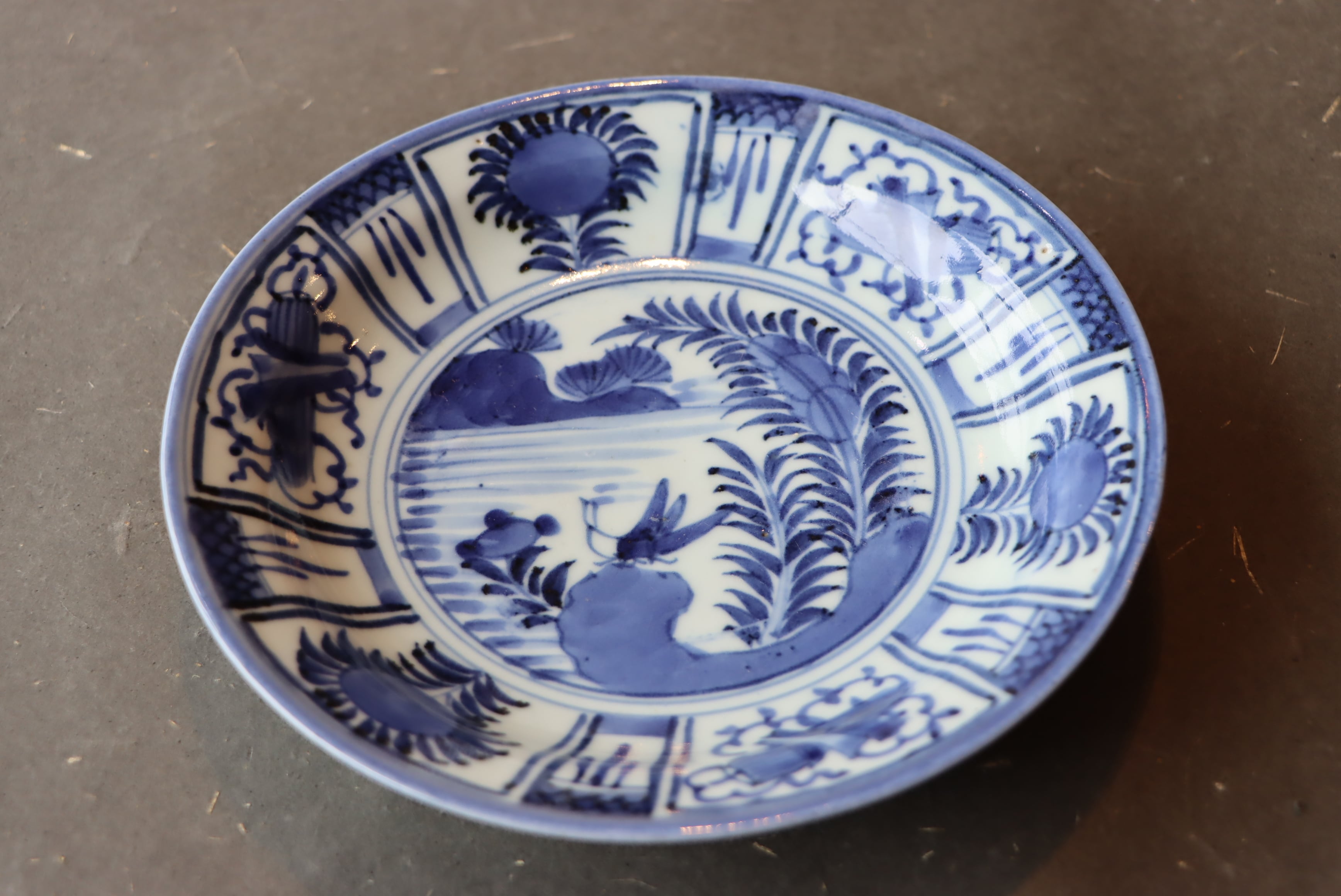 伊万里焼 染付 芙蓉手 バッタ文 中皿 七寸/Imari medium size plate