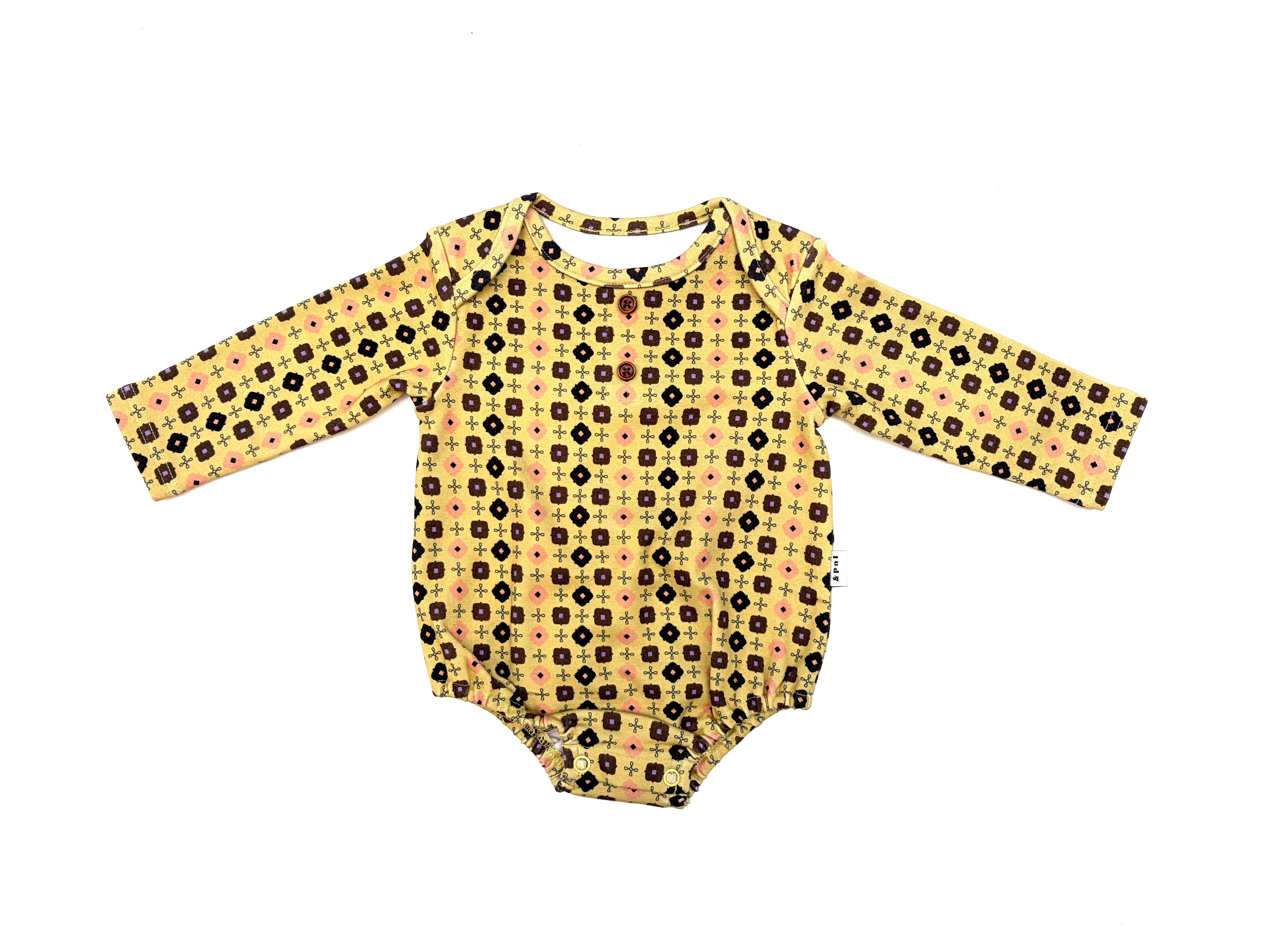 【26AW】&PAL(アンドパル)幾何学柄ロンパス イエロー(70/80)