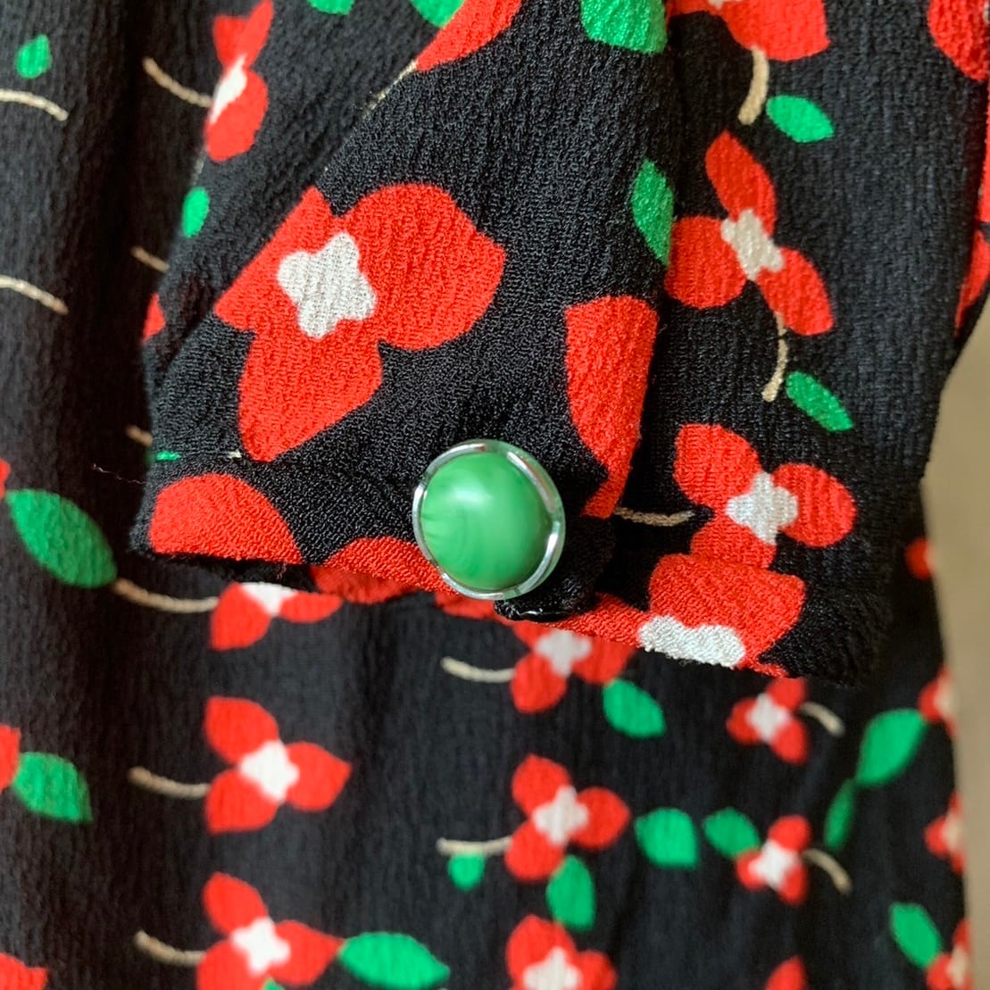 ROSY LUCE 黒地に赤い花柄 ワンピース HEART NECK FLOWER PRINT DRESS – Rosy luce