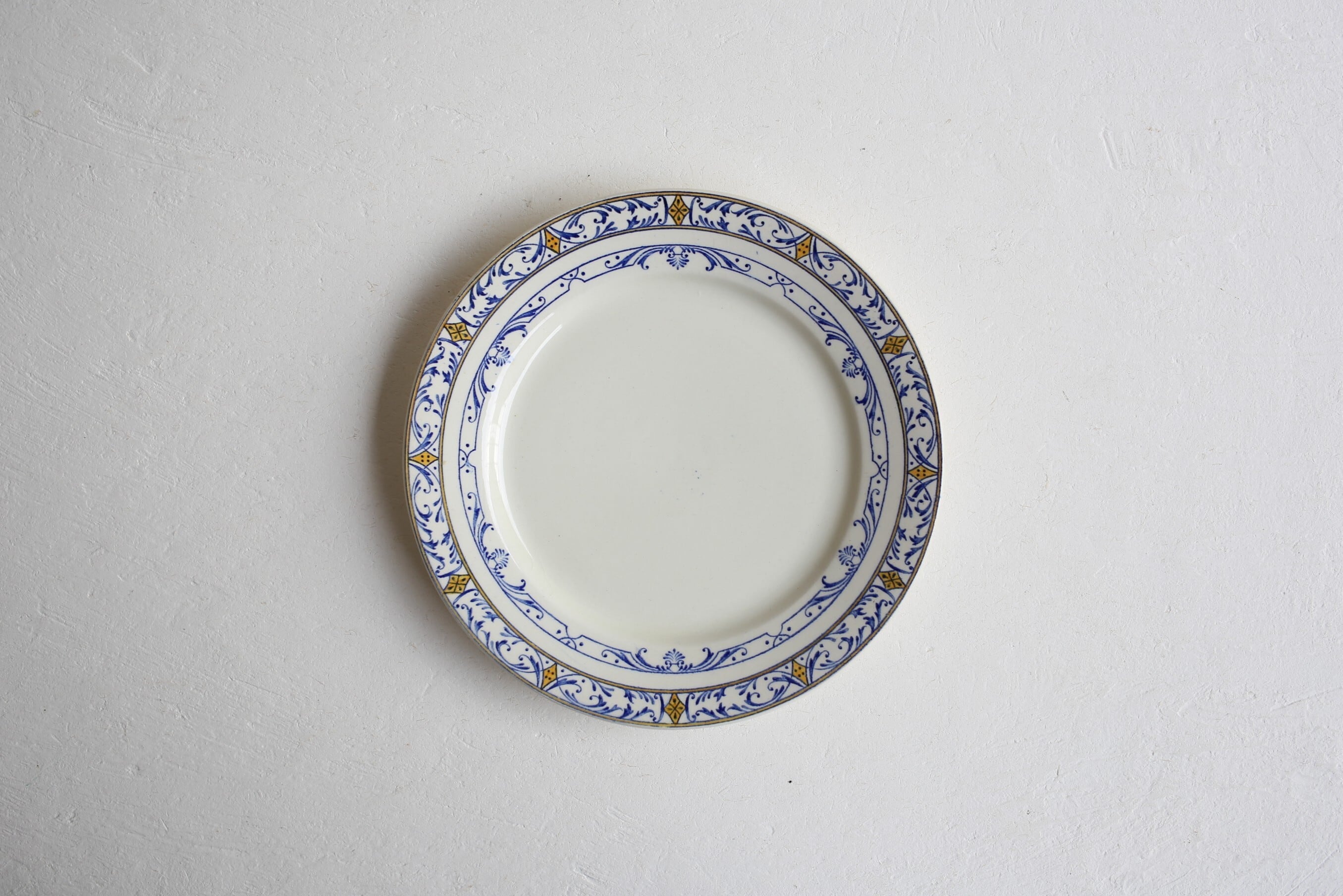 【新品未使用】限定品のため希少 AXIS paris アンティーク風皿 26cm 新品未使用】限定品のため希少 AXIS paris アンティーク風皿 26cm 陶器