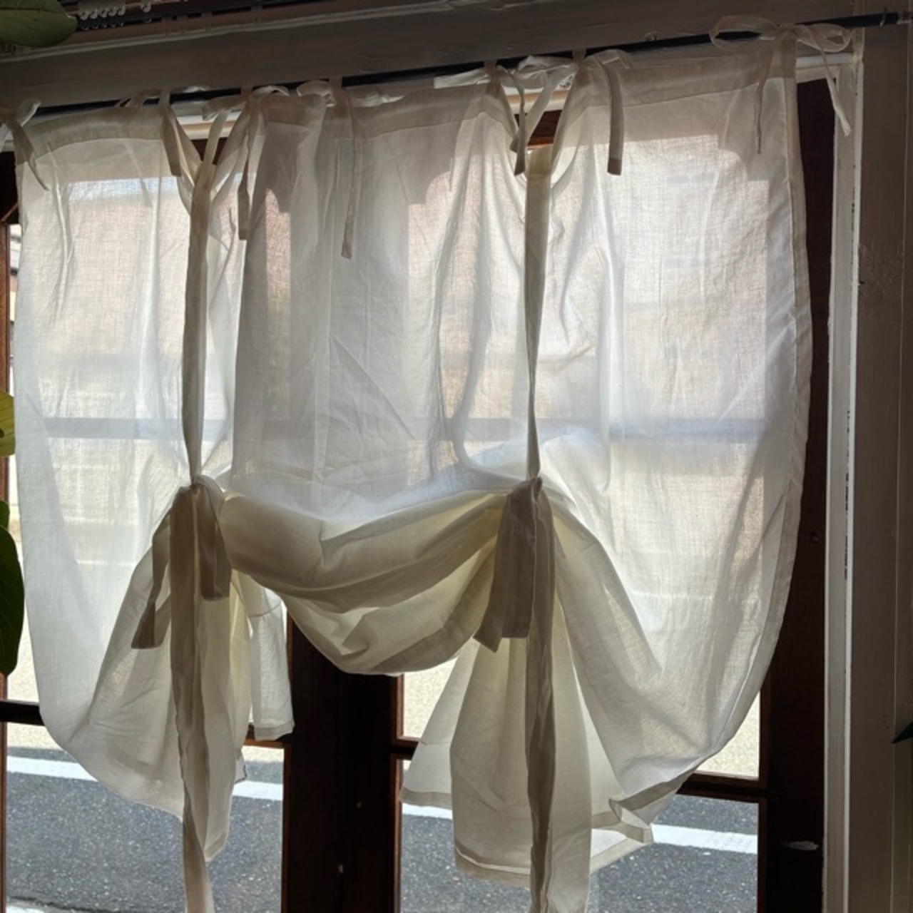 TOPANGA Homefurnishing India Cotton Voil Ribbon curtain　インド　コットンボイルリボンカーテン　110×200cm　ホワイト　白　綿　ナチュラル　レースカーテン　ドレープカーテン　薄手　キッチン　カフェカーテン　バルーンカーテン　カーテンポール　暖簾