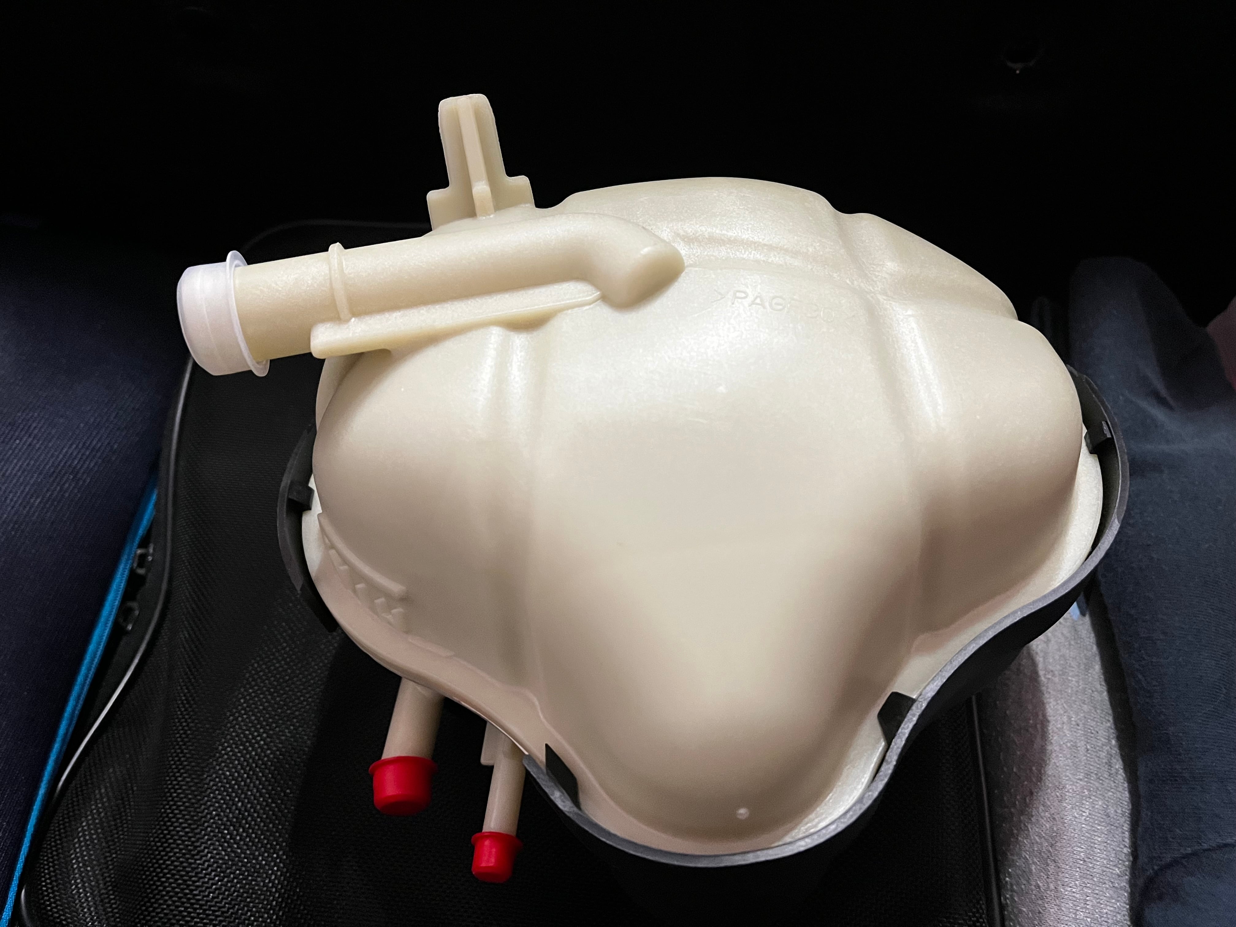 クーラント リザーバー オーバーフロー拡張タンク BMW F30 F31 F34 F35 316i 320i 328i 335i 316Li 320Li 328Li 335Li 17137642158 AL-CC-5384 AL クーラント リザーバー オーバーフロー拡張タンク BMW F07 GT 535i