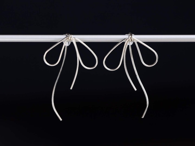 SV935- asymmetry ribbon pierced earrings