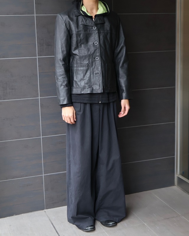 2 pocket buttoned leather jacket