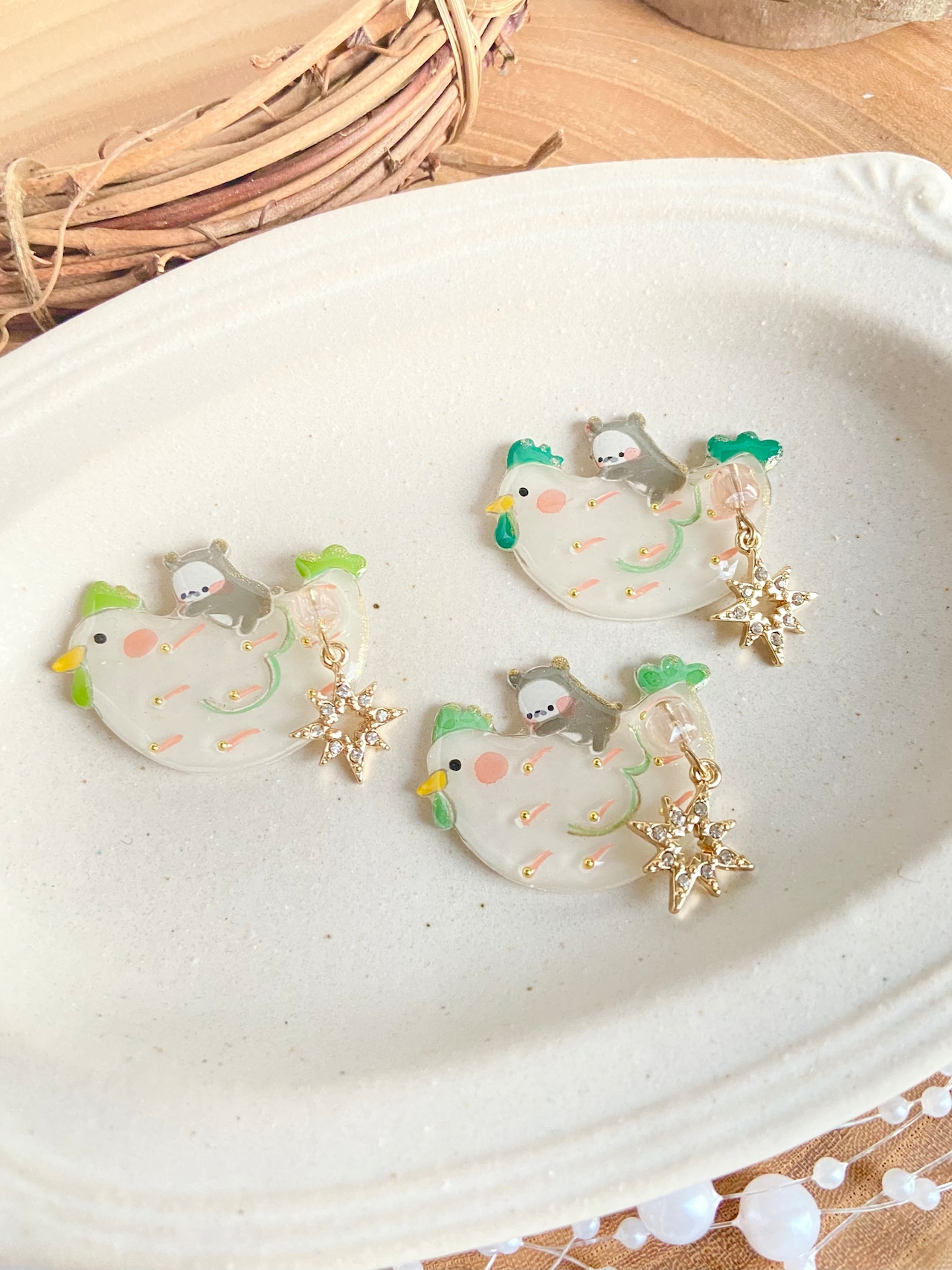 ブローチ『だるだるさんとちびコッコ』