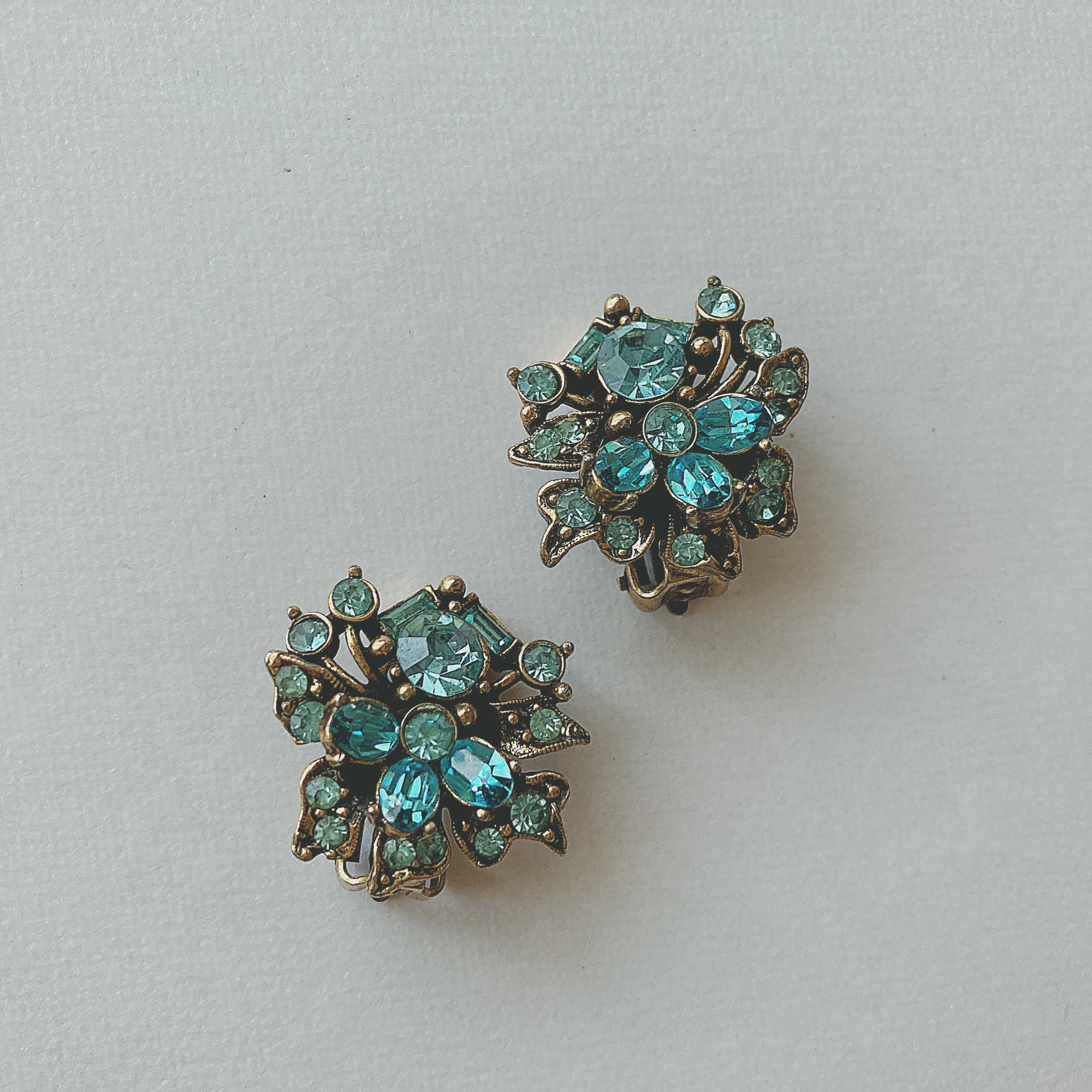 Vintage clear lucite shell brass square earrings ヴィンテージ ...