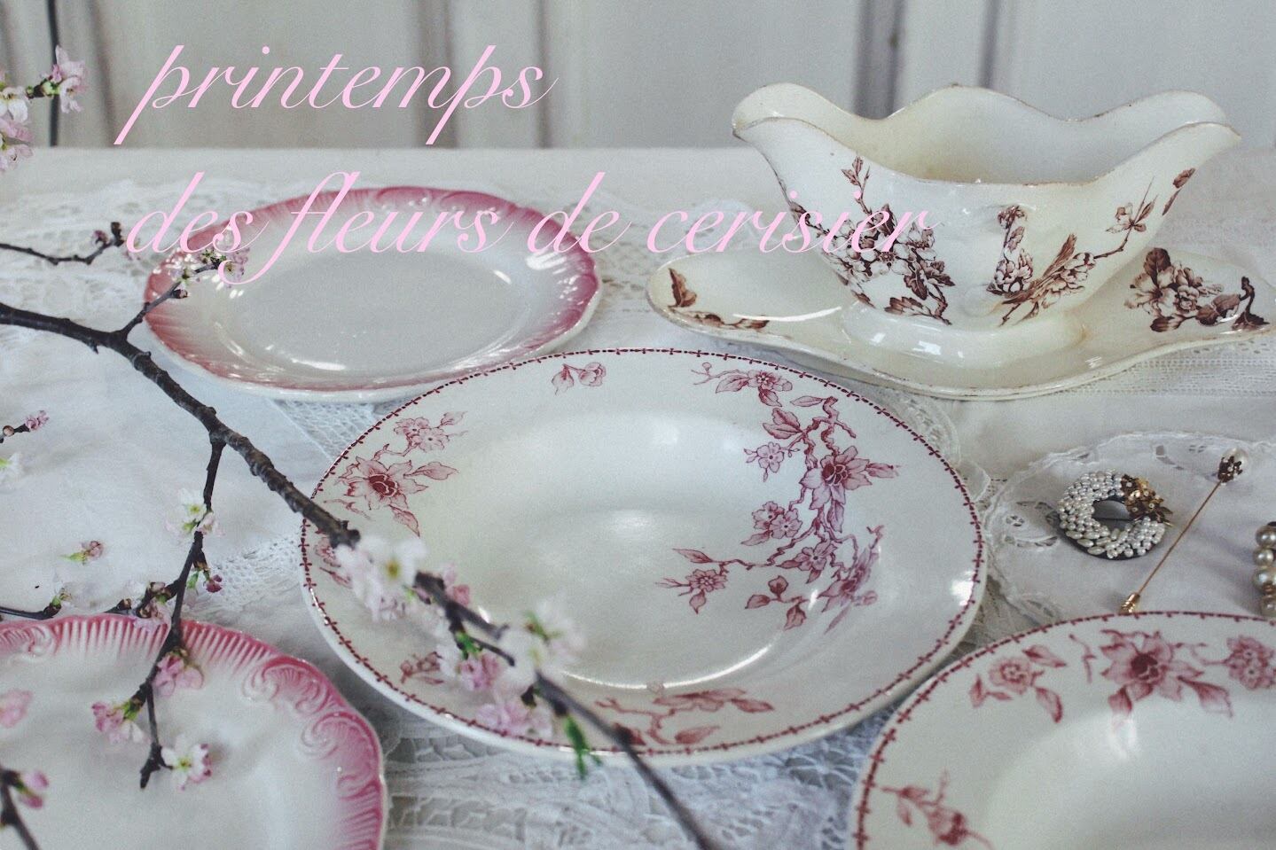 フランス アンティーク カットワークと白糸刺繡のドイリー レース 【D