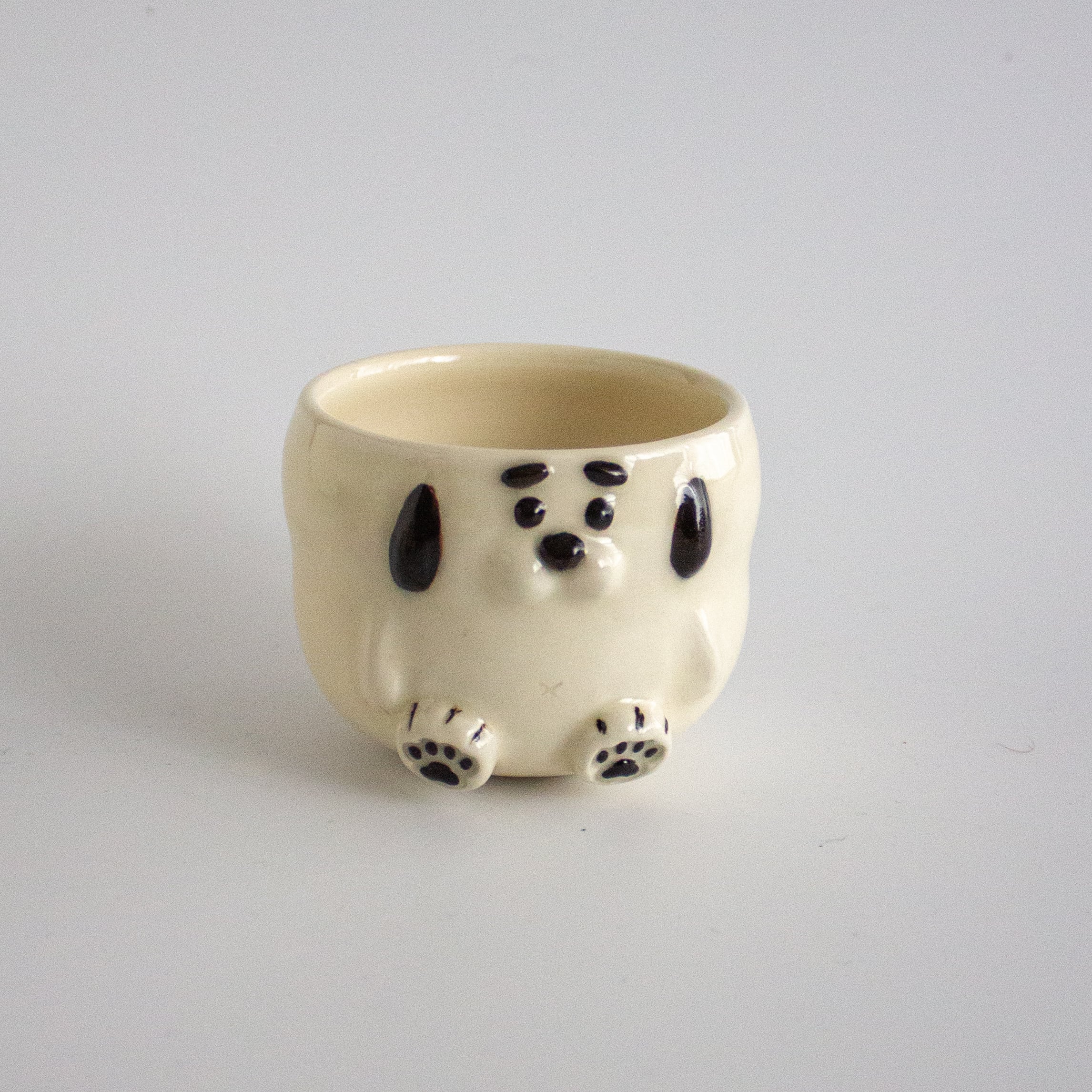 ⑧まゆ毛犬のそばちょこ つんつんすると、ゆらゆらお返事してくれます