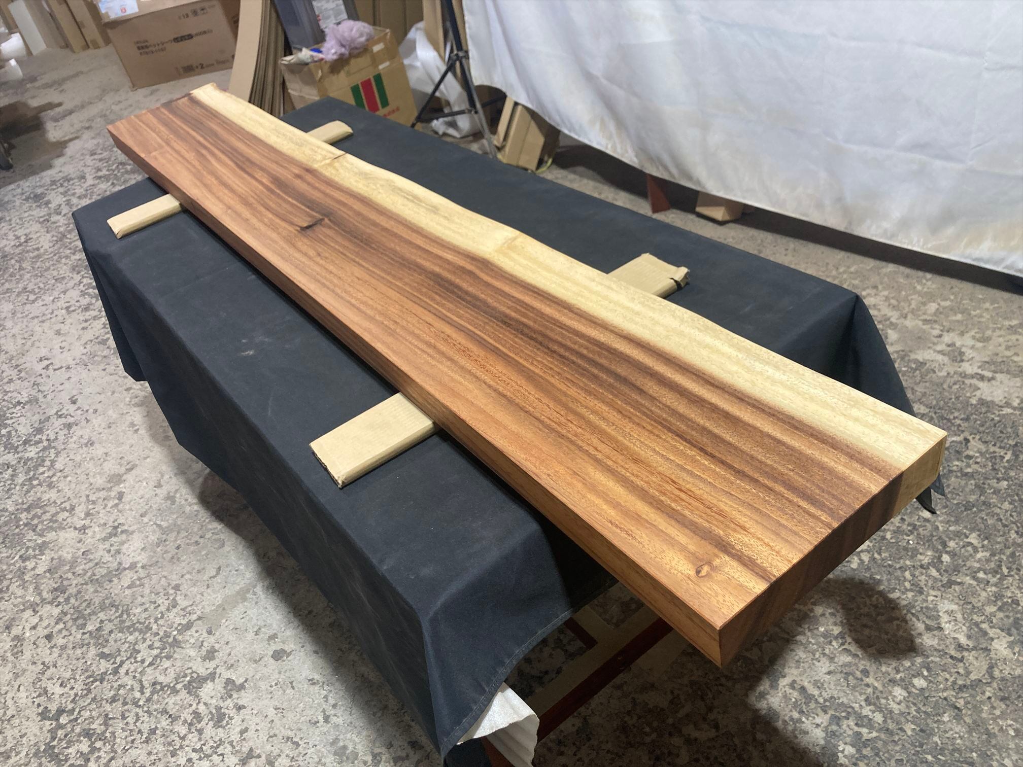 モンキーポッド4136 一枚板無垢 乾燥材 1800x260-250x50mm