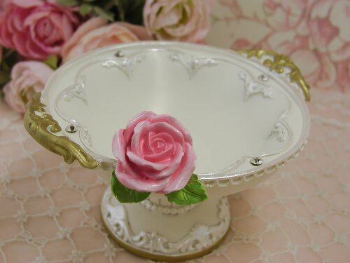 専用薔薇とリボンのカーテンタッセル2個☆マジックテープ留め 専用薔薇とリボンのカーテンタッセル2個☆マジックテープ留め
