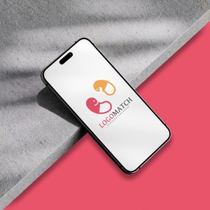 見つめ合う「い」のカプセルのロゴ