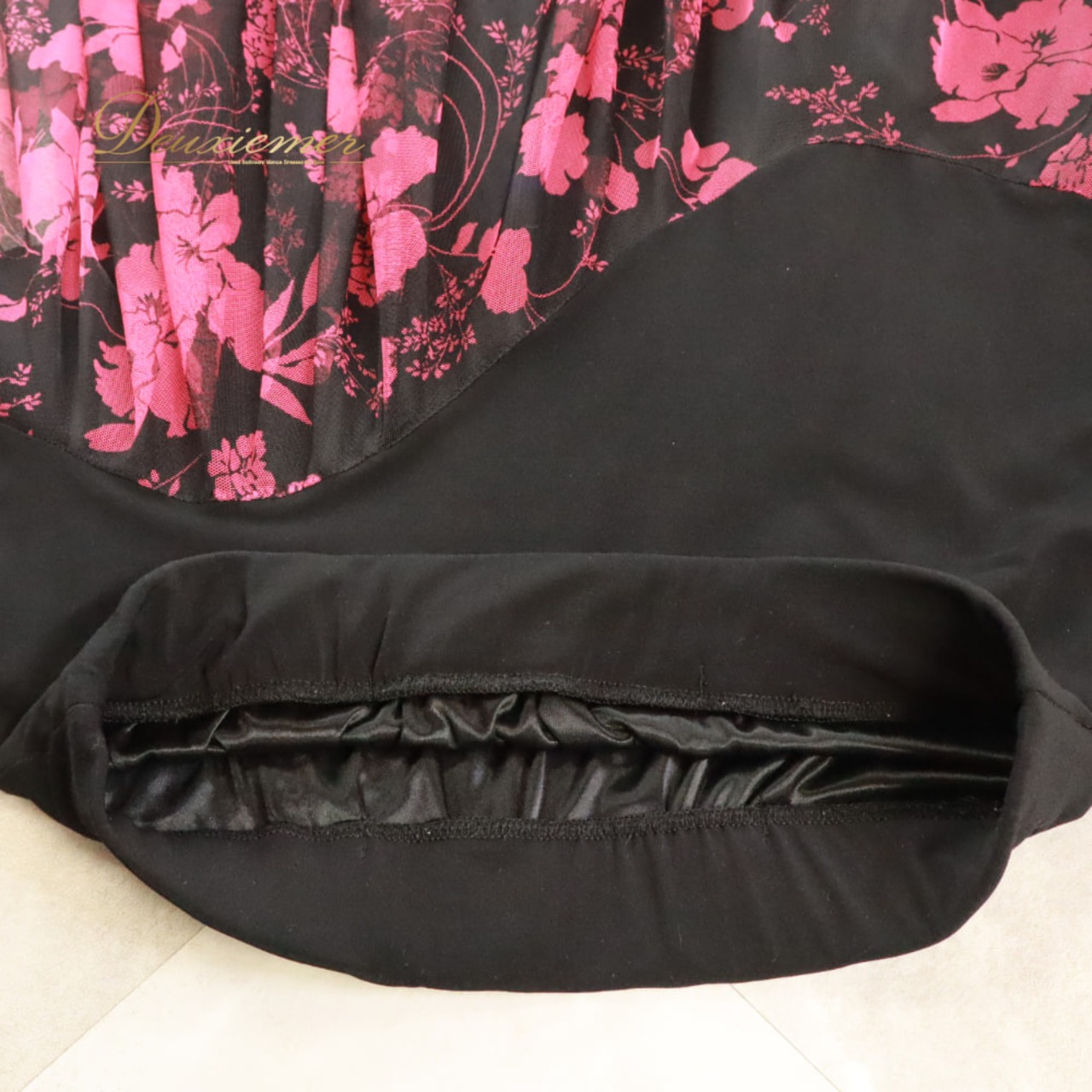 社交ダンス 衣装 prima boutique プリマブティック スカート レッスンウェア ブラック系 黒 ピンク系 花柄 植物柄 チュール 透け感 シースルー アシンメトリー フレア ふんわり 軽やか 華やか 鮮やか かわいい おしゃれ 上品 大人っぽい ダンス レッスン 練習 ダンス衣装 練習着