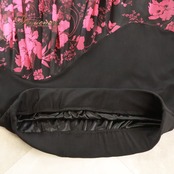 社交ダンス 衣装 prima boutique プリマブティック スカート レッスンウェア ブラック系 黒 ピンク系 花柄 植物柄 チュール 透け感 シースルー アシンメトリー フレア ふんわり 軽やか 華やか 鮮やか かわいい おしゃれ 上品 大人っぽい ダンス レッスン 練習 ダンス衣装 練習着