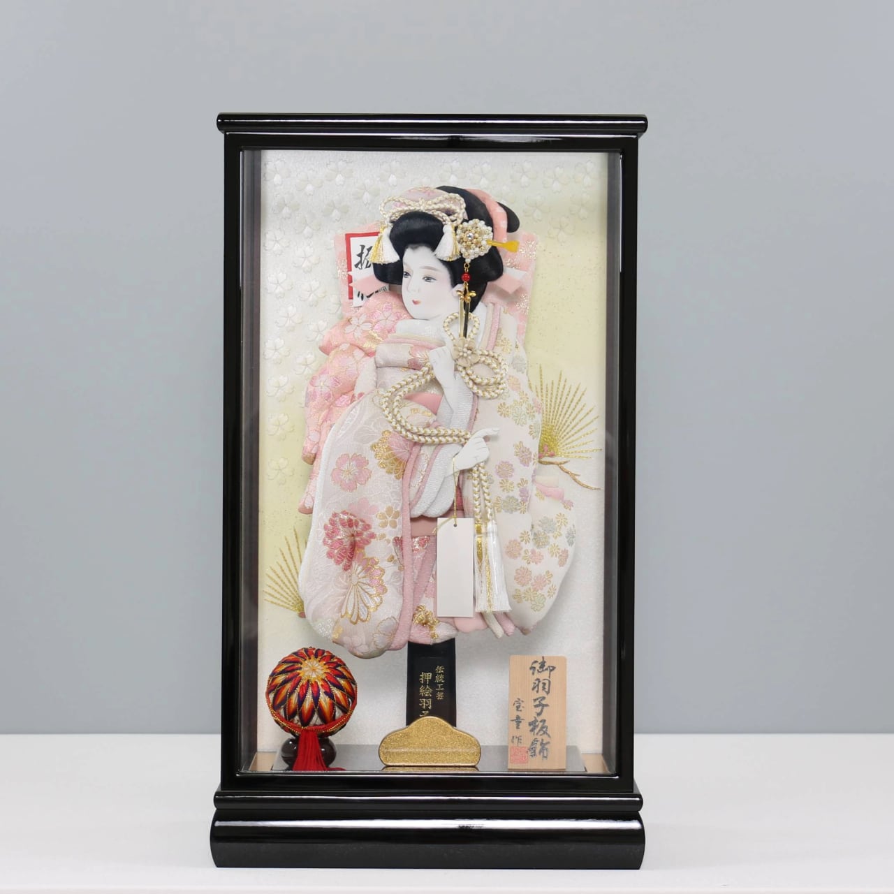 【桜香 刺繍 立体振袖羽子板 13号】 羽子板飾り ガラスケース飾り 羽子板|刺繍|木製|和モダン|コンパクト