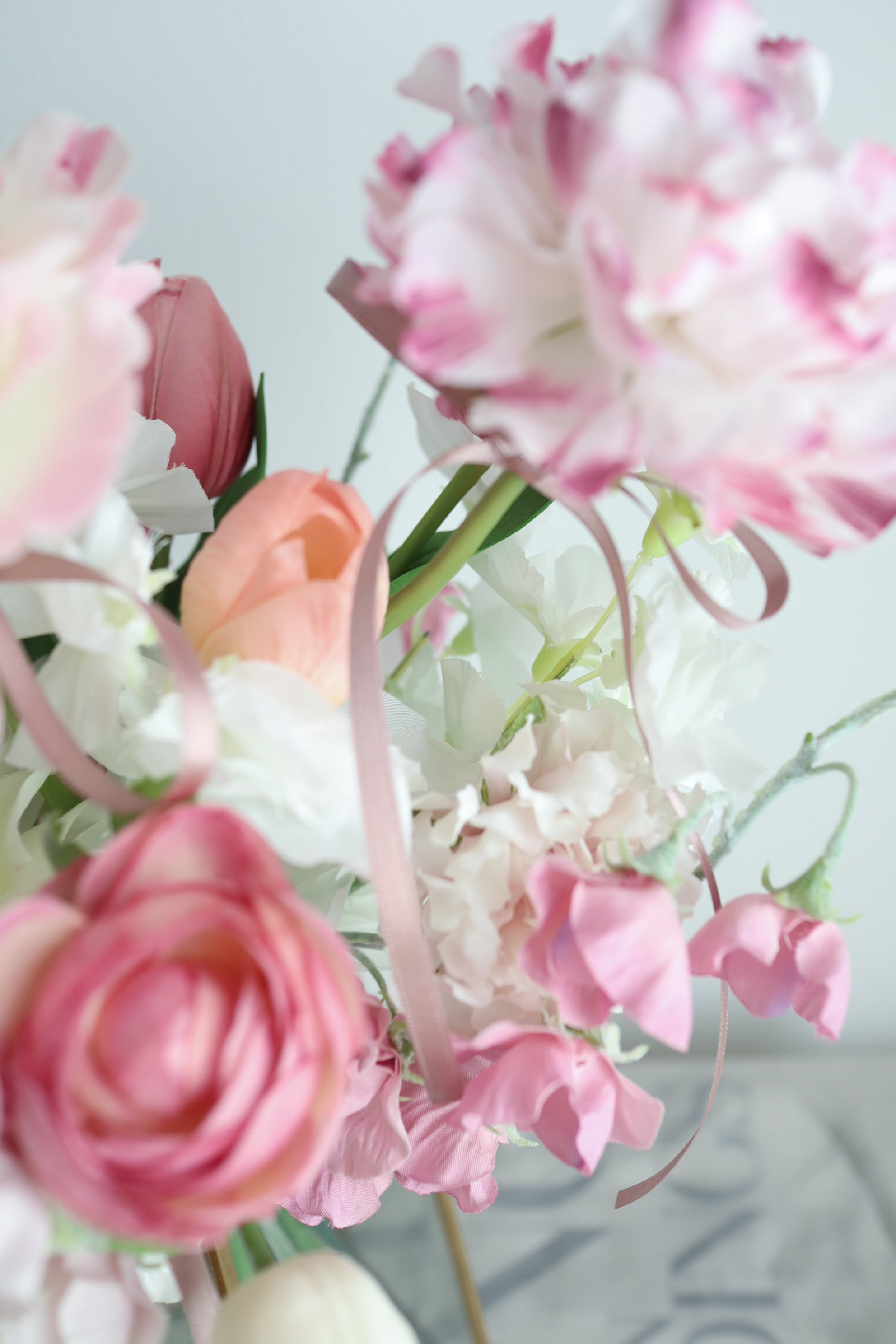 バラ　バレエコア　リボンブーケ　ウェディングブーケ　アーティフィシャルフラワー バレエコア ⌇﻿ ピンク ユリ リリー アーティフィシャルフラワーブーケ