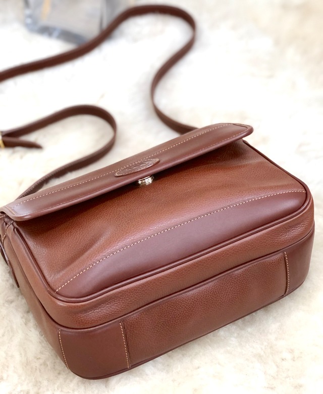 GUCCI　 グッチ　GG型押し　レザー　クロスボディ　ショルダーバッグ　ブラウン　vintage　ヴィンテージ　オールドグッチ　cgx43n
