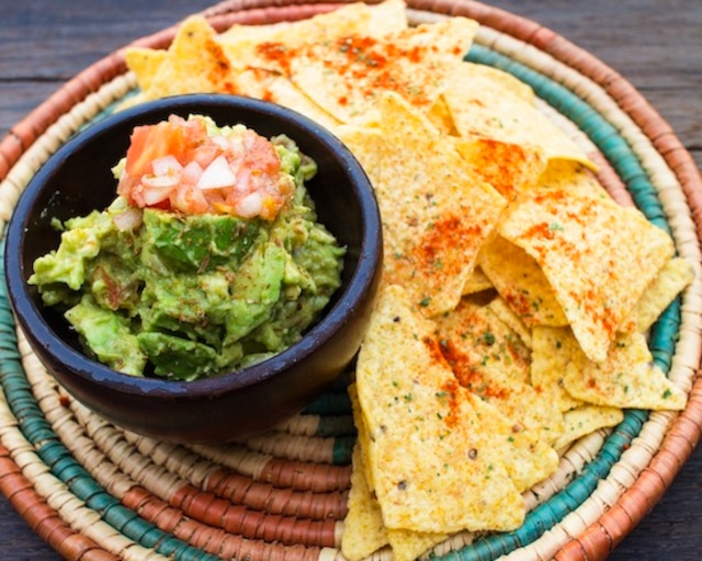 フレッシュワカモレとオーガニックトルティーヤチップス　Fresh Guacamole & Organic Tortilla Chips