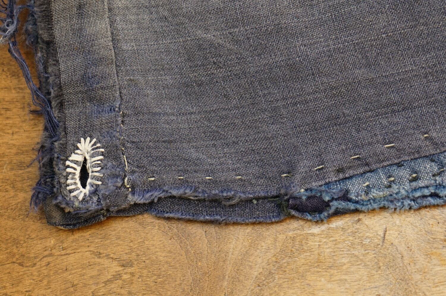 ③　薄手古布　藍染　継ぎ接ぎ　襤褸　リメイク　アンティーク　うぶ出し 428 藍無地 リメイクシャツ オール手縫い ボロ 継ぎ接ぎ 古布