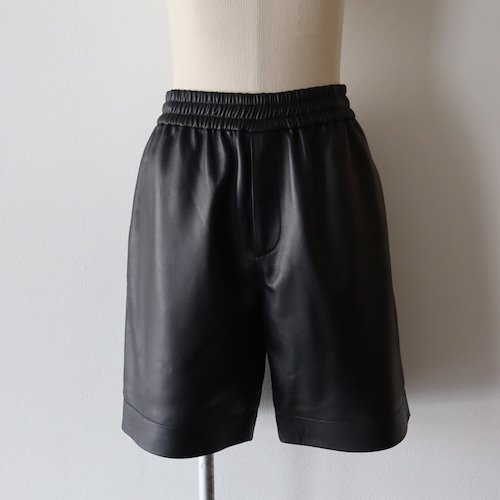 universal products. " LEATHER EASY SHORTS ( Black )"
