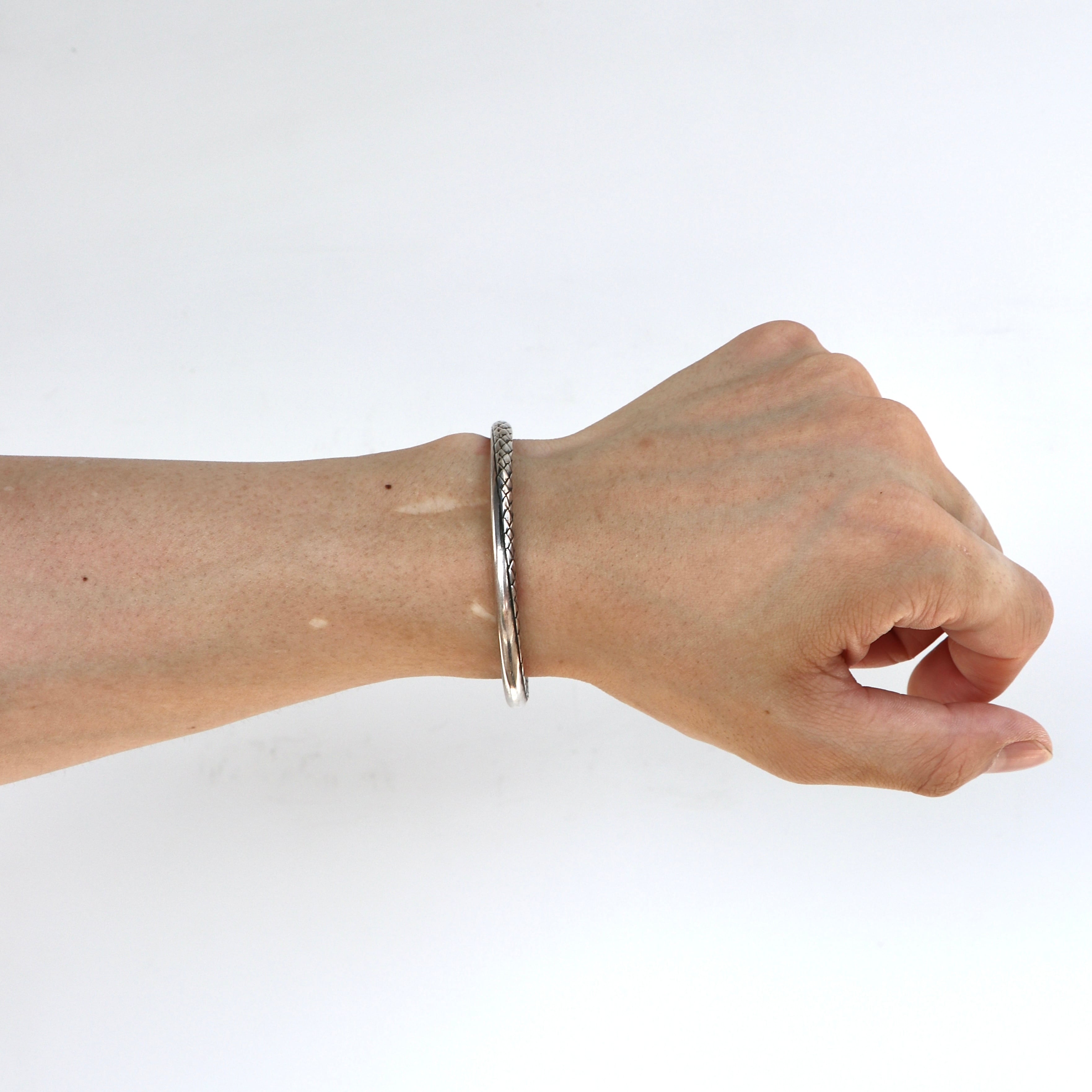 SAINT 味わい深く LAURENT】サンローラン バングル ゴールド Ag925  