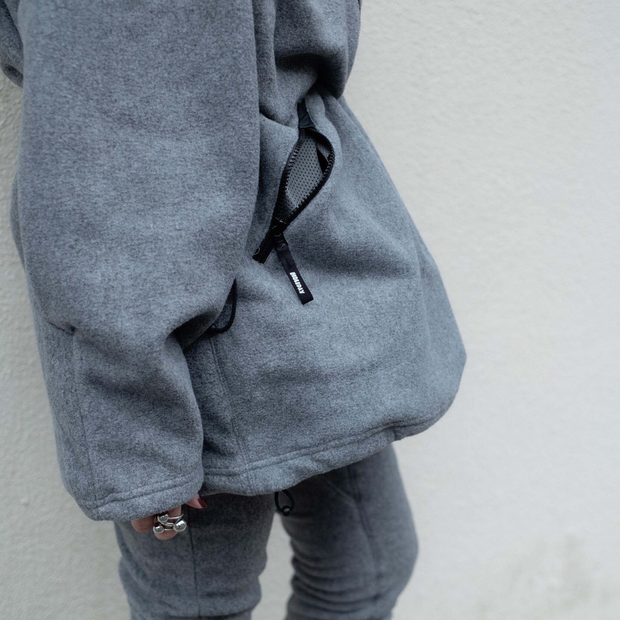 HOLIDAY】 classic fleece anorak dress | olaf