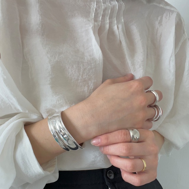 Curve Point Bangle
