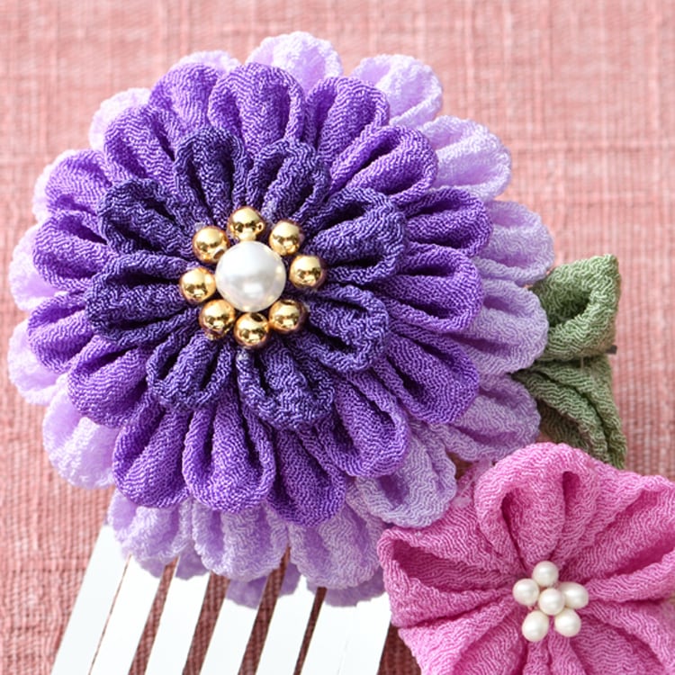 つまみ細工 お花のブローチ かれん 紫 手作りキット 幸せデリバリー（ギフト・結婚式アイテム・手芸用品の通販）