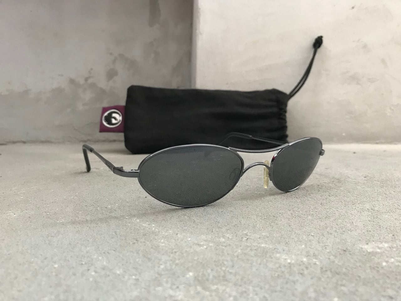 Dragon oval-shaped sunglasses