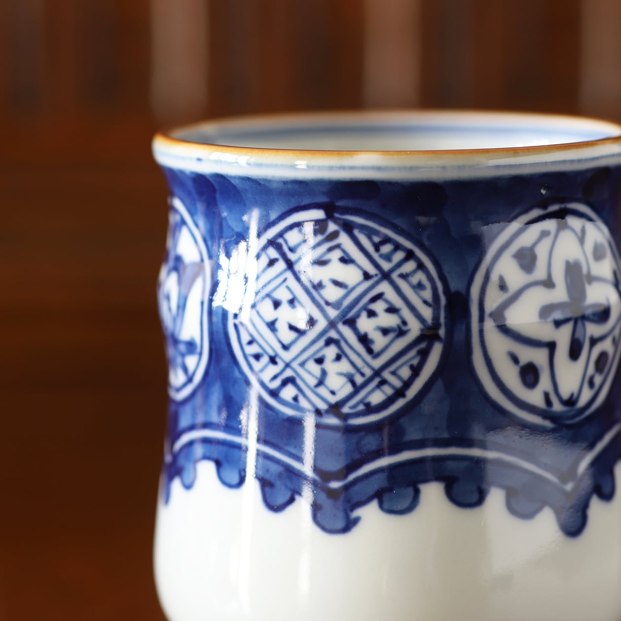 井手國博 ｜ 縦長湯呑 丸地紋 ｜与志郎窯・有田焼 | にっこう生活館