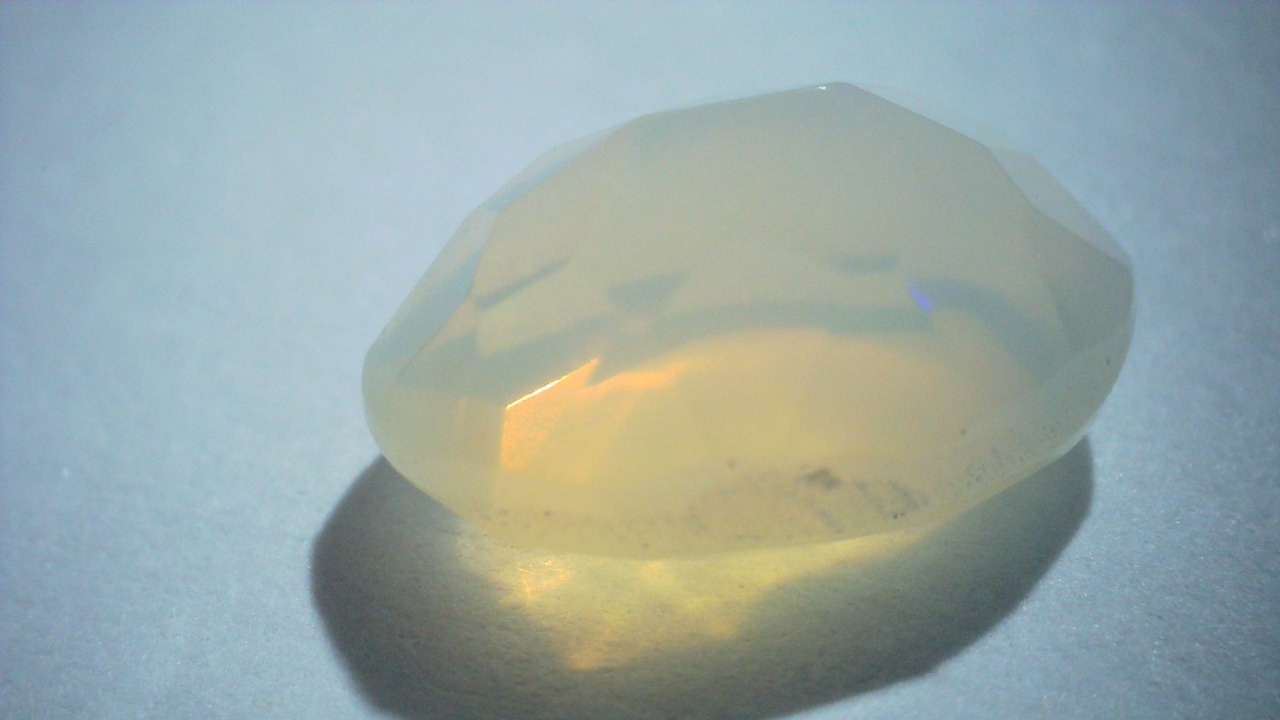 オパール　0.76ct　[C13‐447]