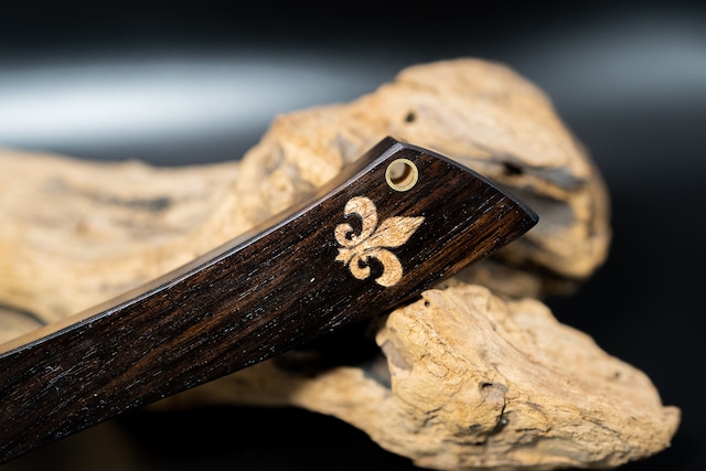 S型木製カッターナイフ アフリカンブラックウッド グラナディラ 象嵌 フルールドリス flamberg
