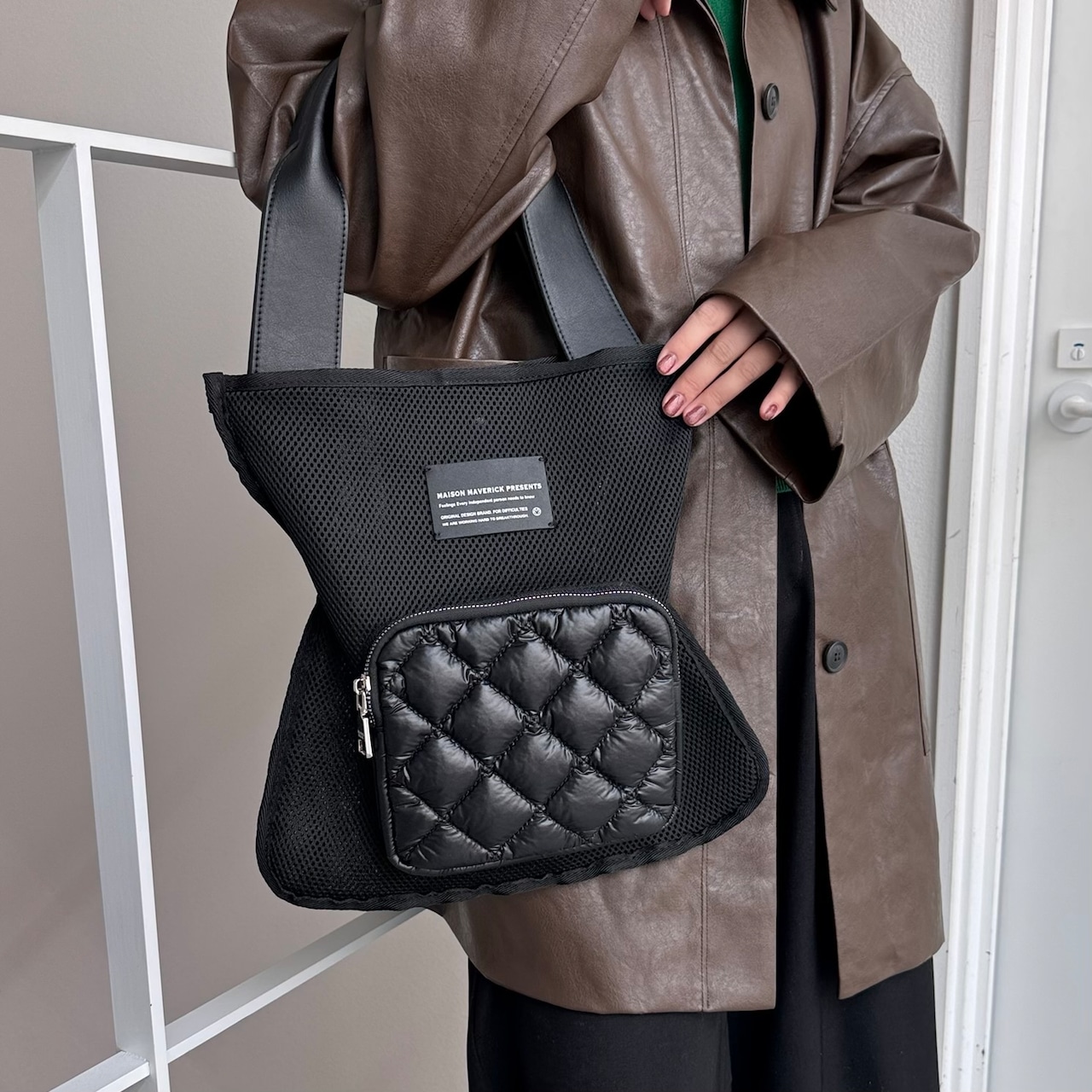 【受注予約：3月中旬入荷予定】mesh-quilting tote bag/black