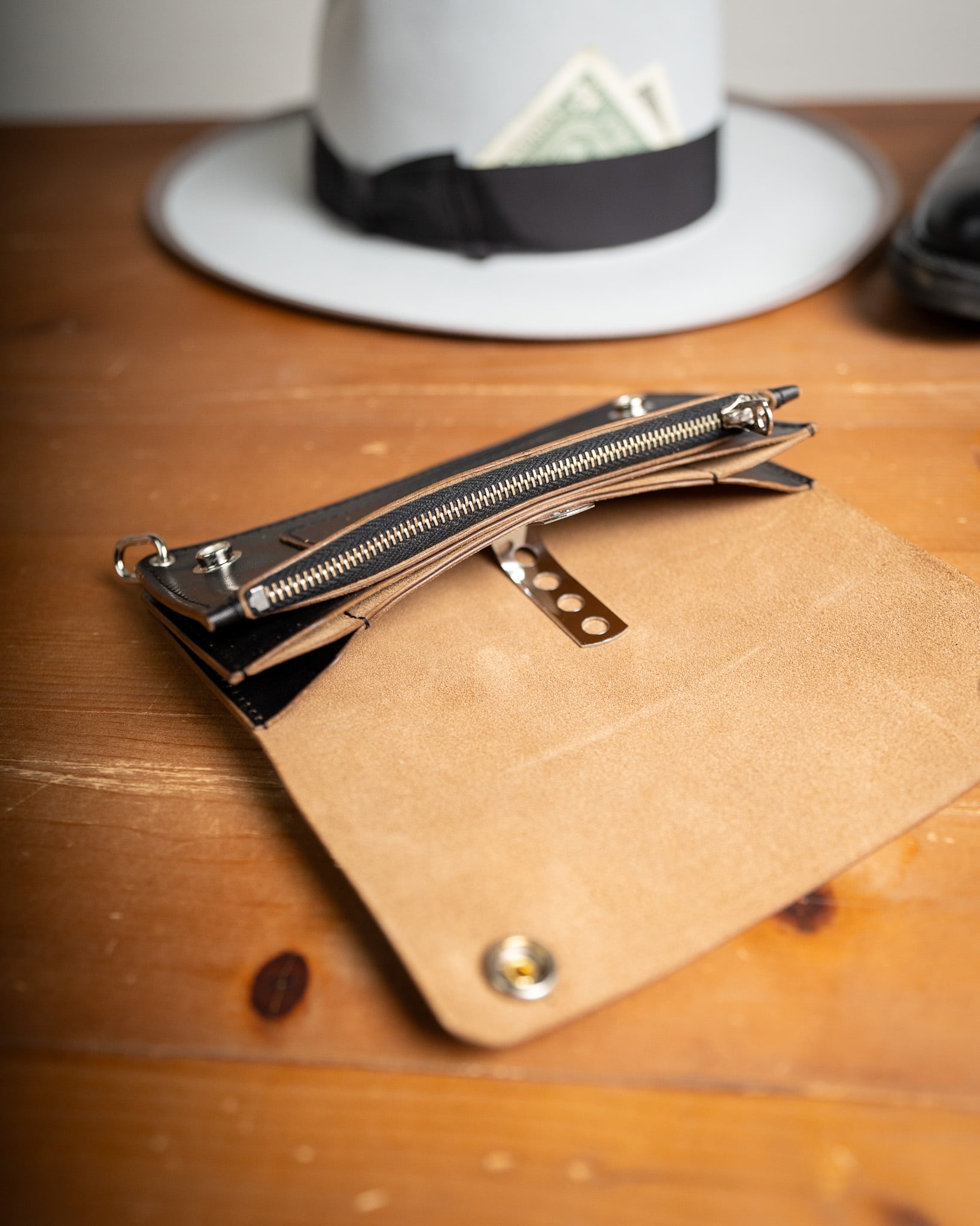 Additive and Line】Tracker Wallet TW-004 Maryam Horse Butt Silver