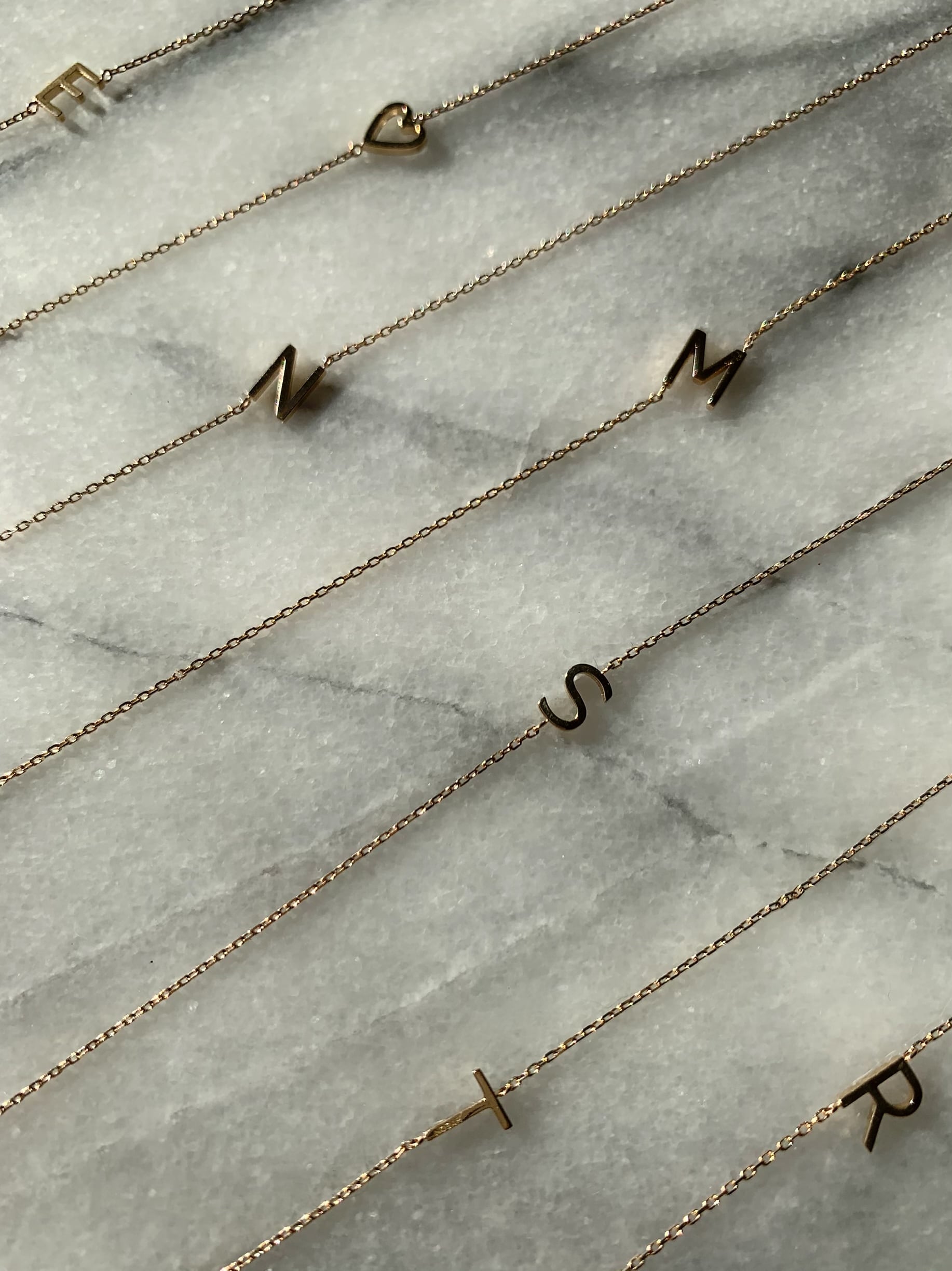 hyeonイニシャルM ネックレス HYEON (ヘヨン) official online store