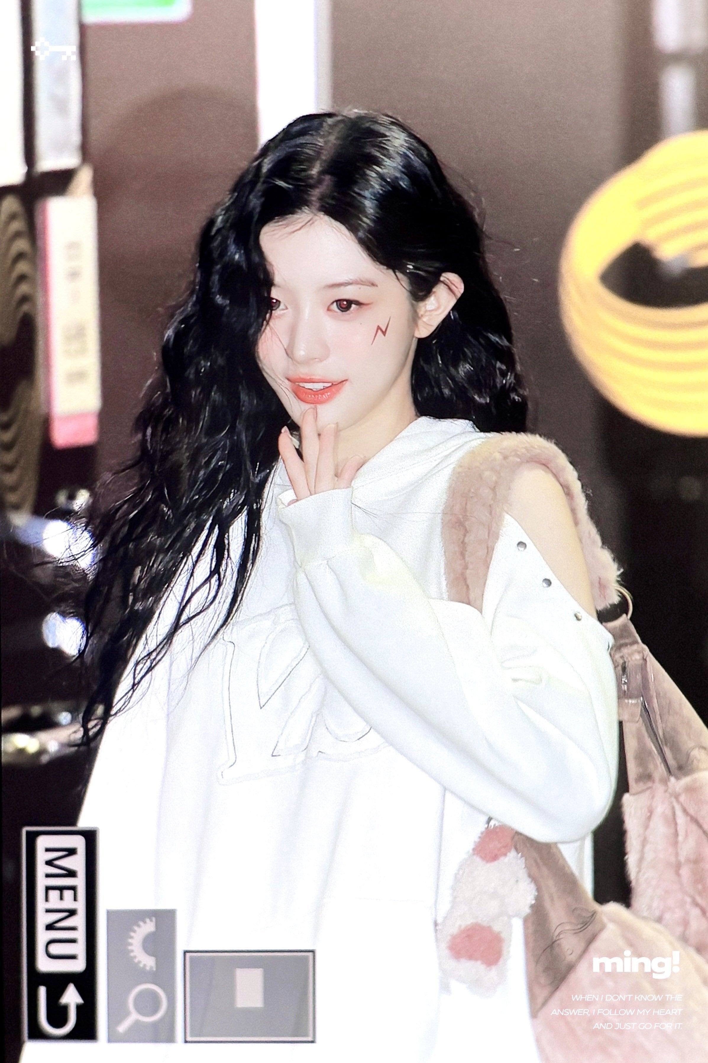 ☆ILLIT ミンジュ 着用！！【SCULPTOR】Horseshoe Fur Bag Brown | もごつ