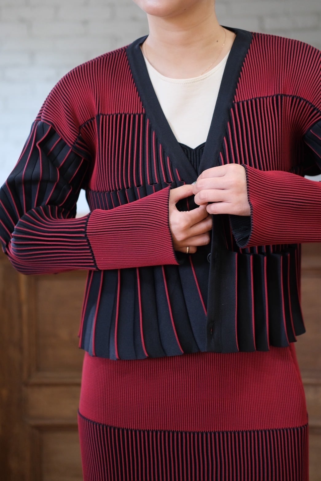 CFCL】 ACCORDION CROPPED CARDIGAN -maroon red multi- | loop