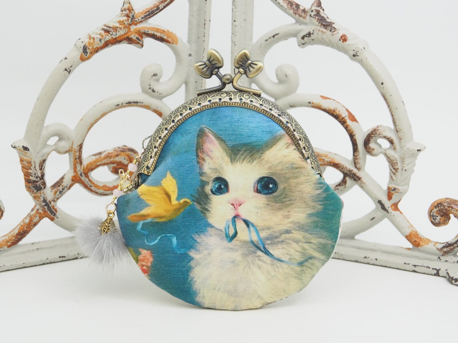 【ハンドメイド】がま口ポーチ・コインケース|猫と小鳥とリボン(口金8.5センチ)