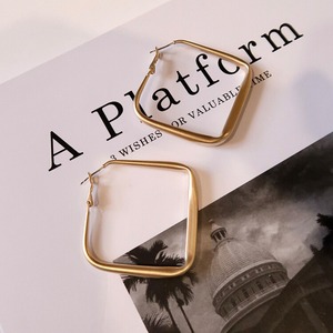 スクエアゴールドピアス　00040